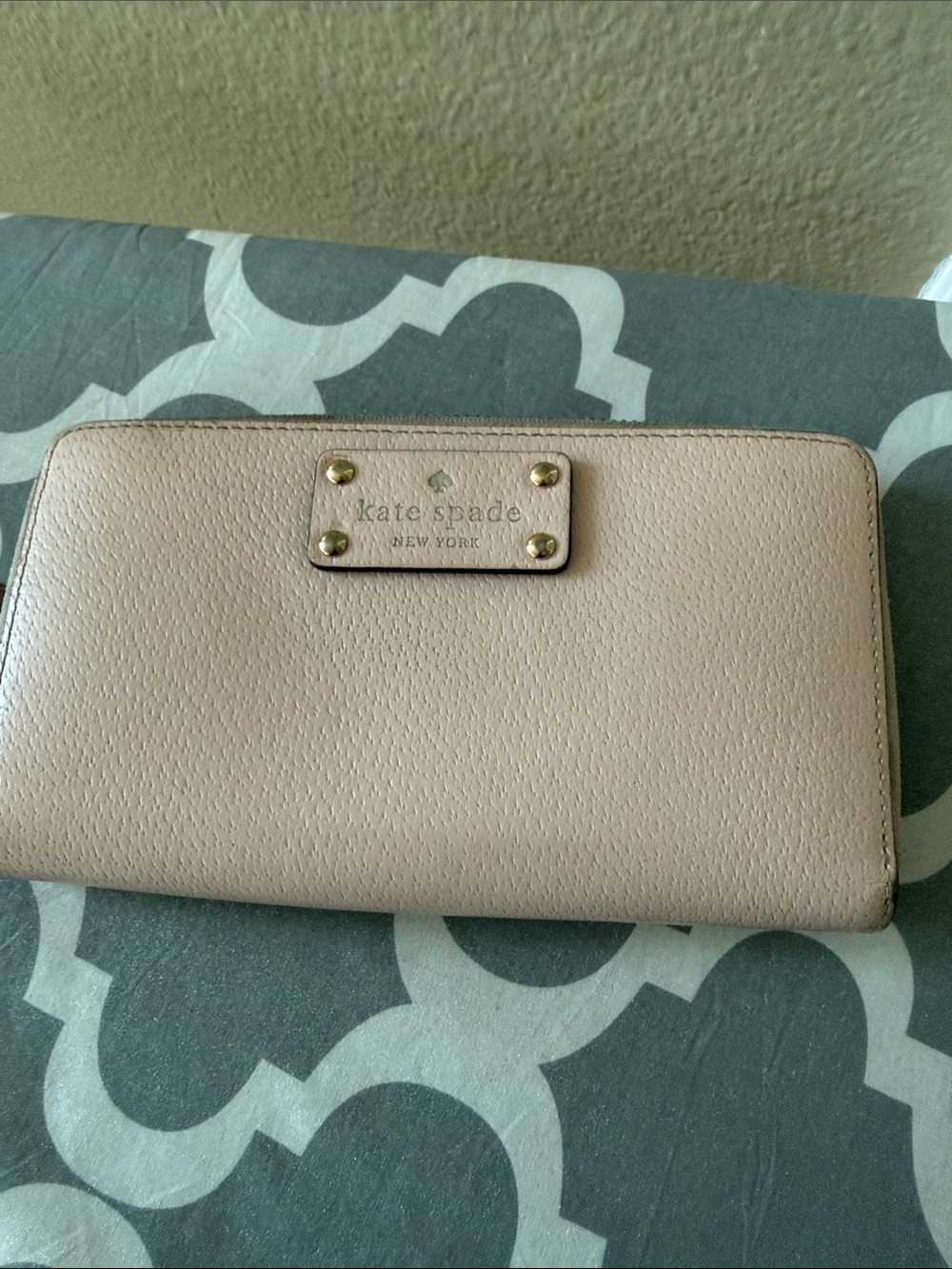 kate spade Blush Pink Pebbled Leather Zip Wallet with Gold Plaque